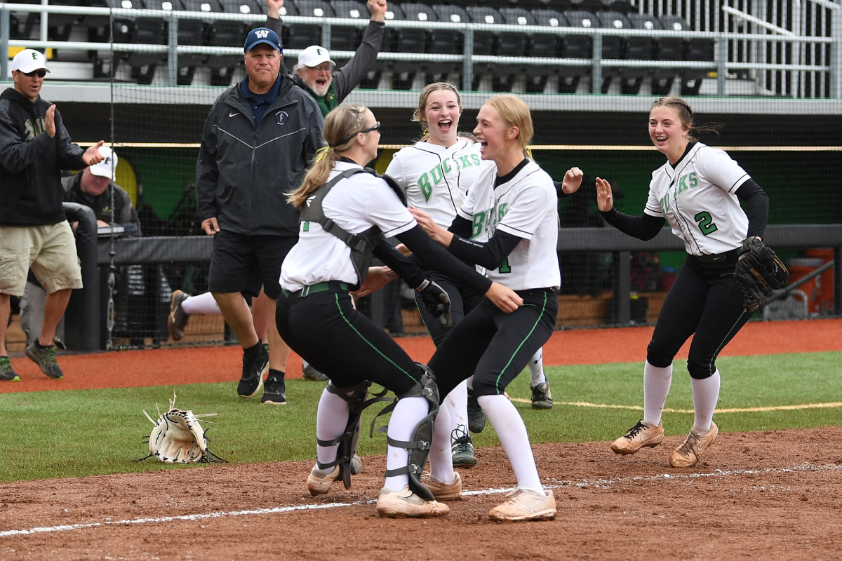 r Pendleton Wilsonville 5A softball final Leon Neuschwander 16